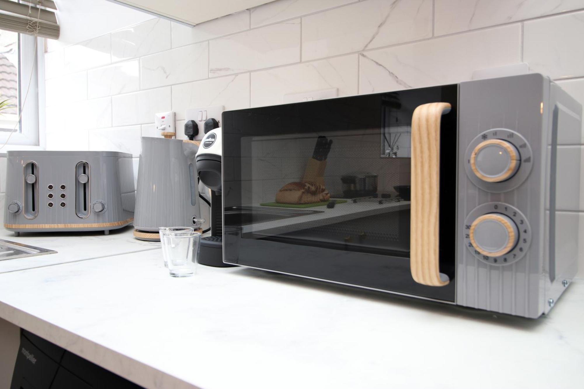 Fully Equipped Kitchen, Parking, City Centre Swansea Exterior photo