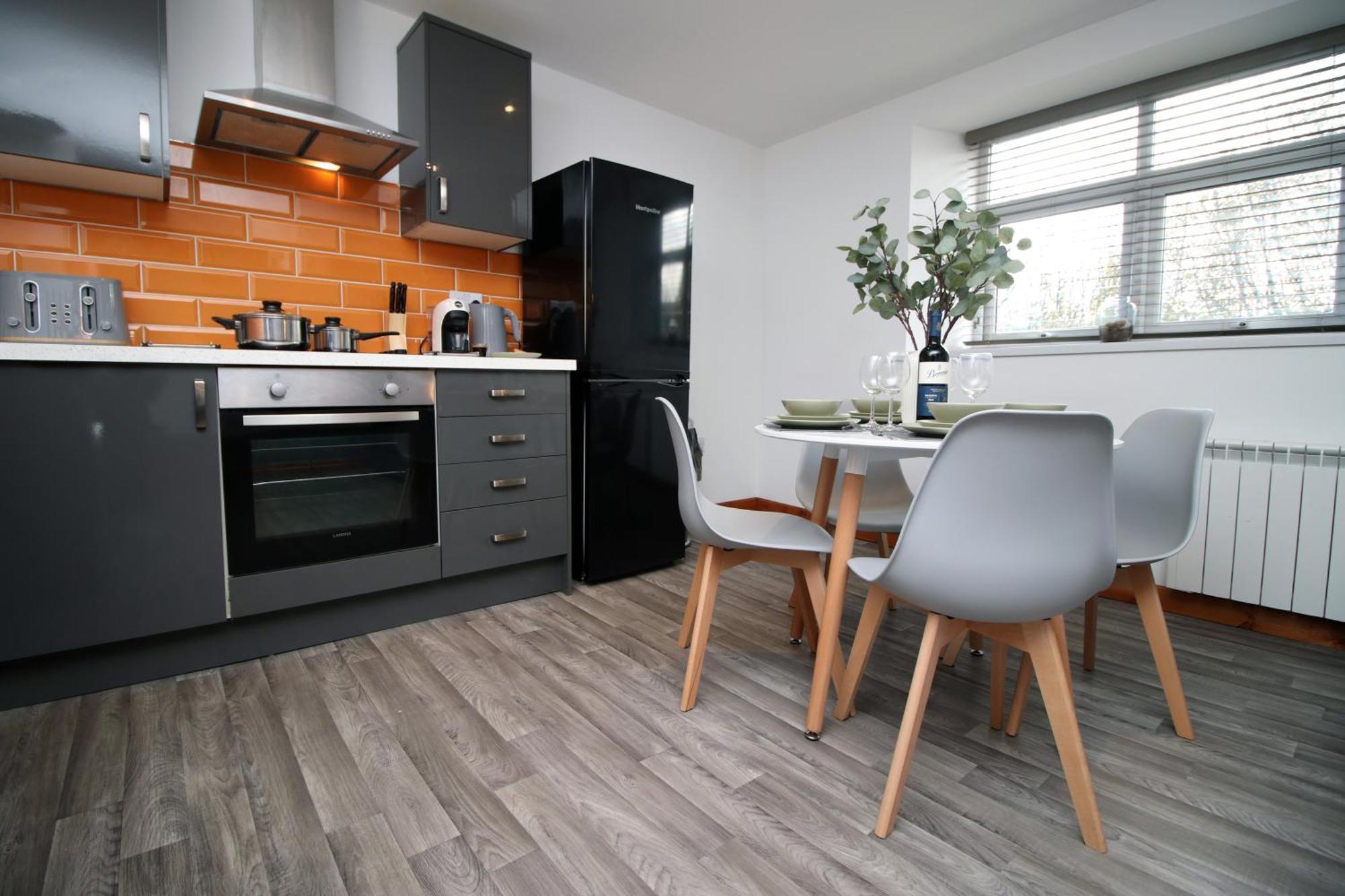 Fully Equipped Kitchen, Parking, City Centre Swansea Exterior photo