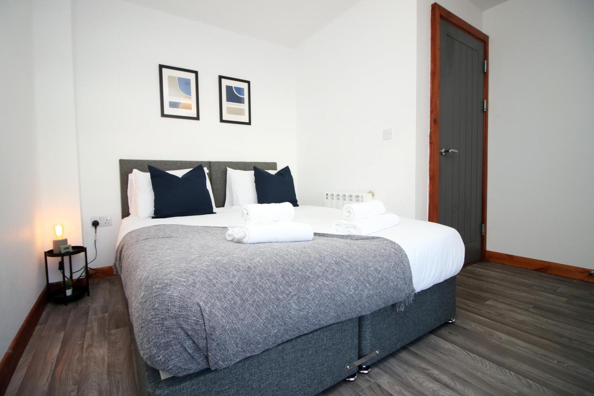Fully Equipped Kitchen, Parking, City Centre Swansea Exterior photo