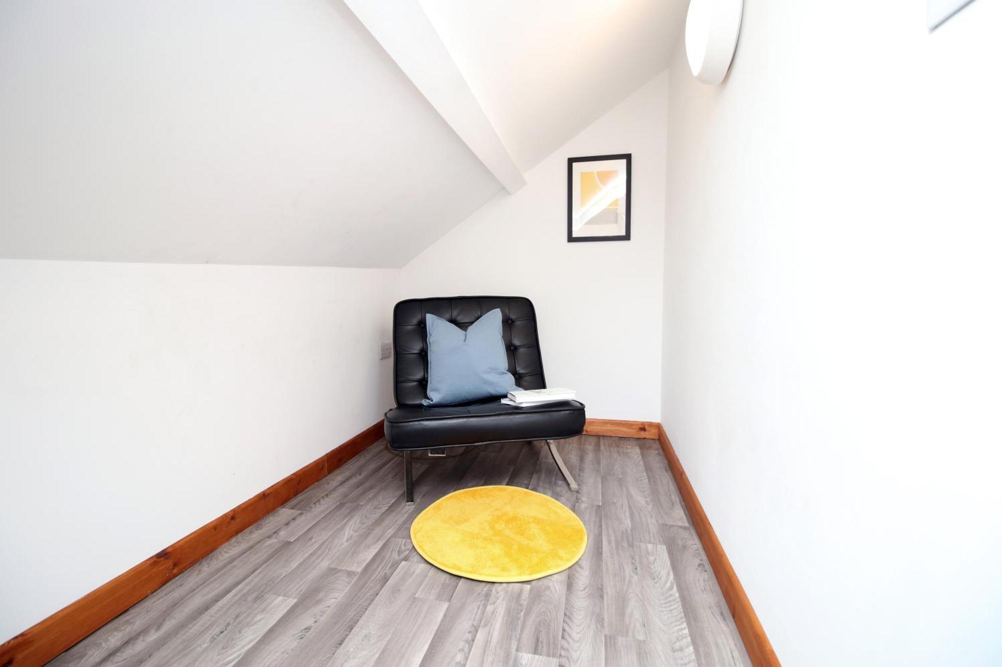 Fully Equipped Kitchen, Parking, City Centre Swansea Exterior photo