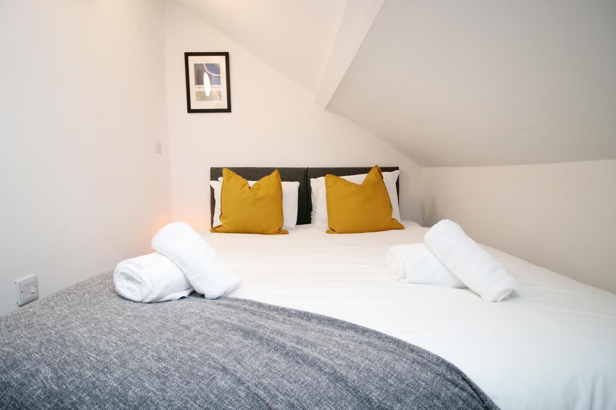 Fully Equipped Kitchen, Parking, City Centre Swansea Exterior photo