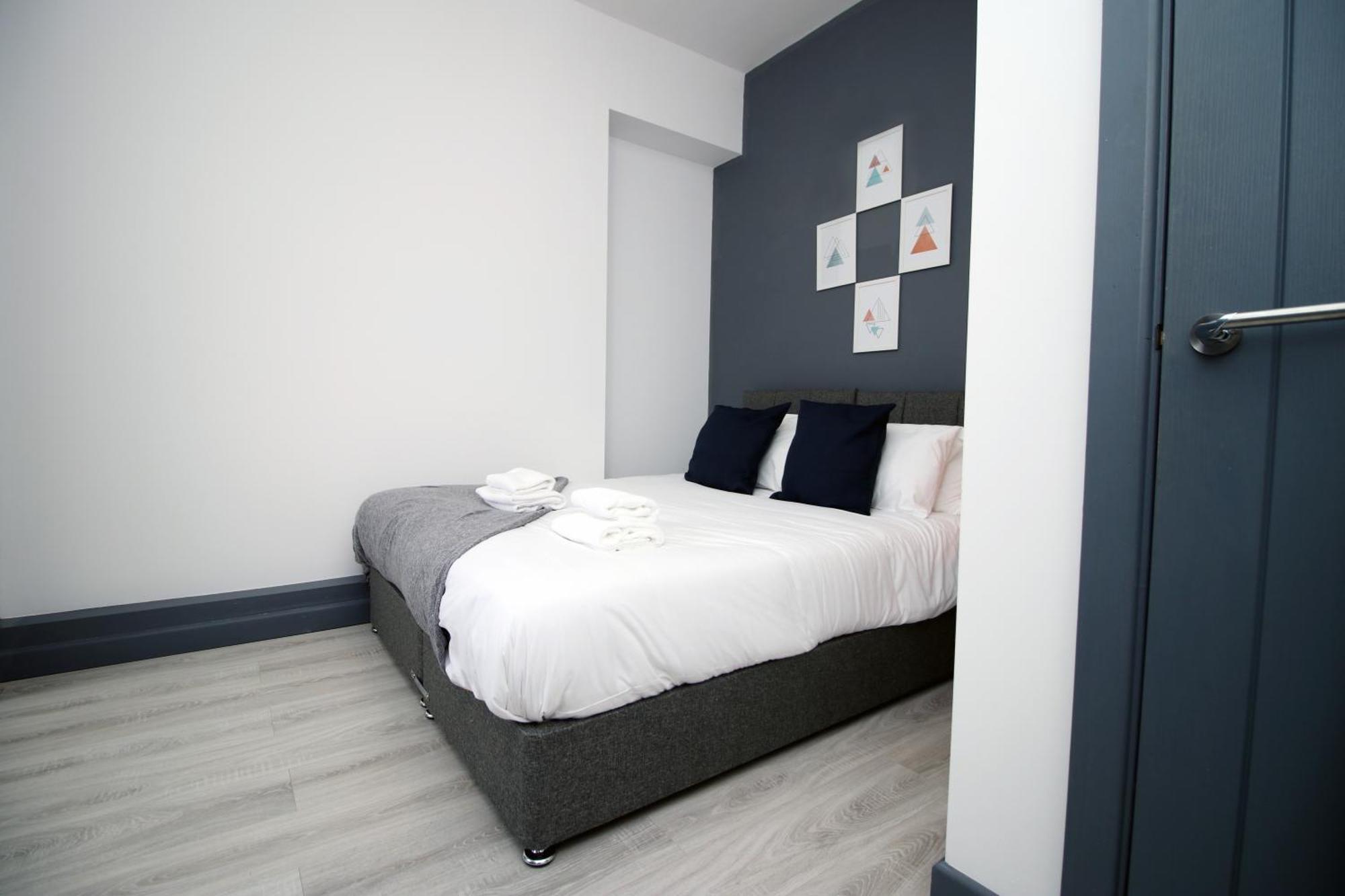Fully Equipped Kitchen, Parking, City Centre Swansea Exterior photo
