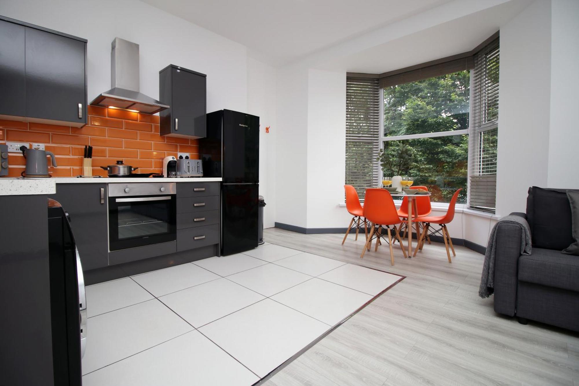 Fully Equipped Kitchen, Parking, City Centre Swansea Exterior photo
