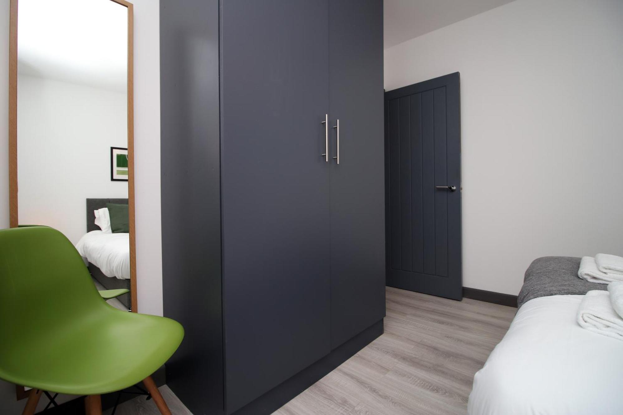 Fully Equipped Kitchen, Parking, City Centre Swansea Exterior photo