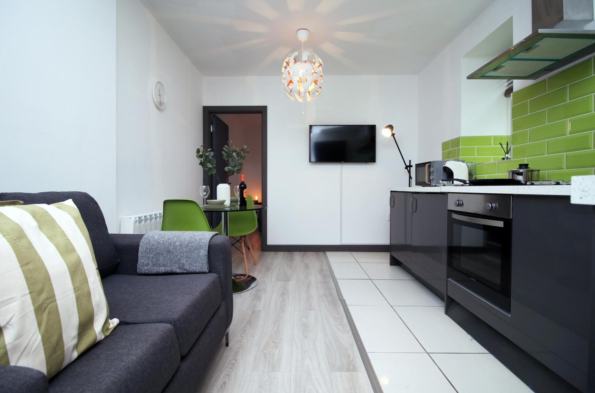 Fully Equipped Kitchen, Parking, City Centre Swansea Exterior photo