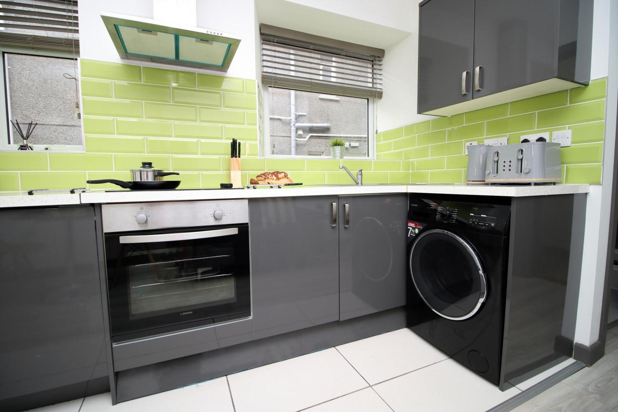 Fully Equipped Kitchen, Parking, City Centre Swansea Exterior photo