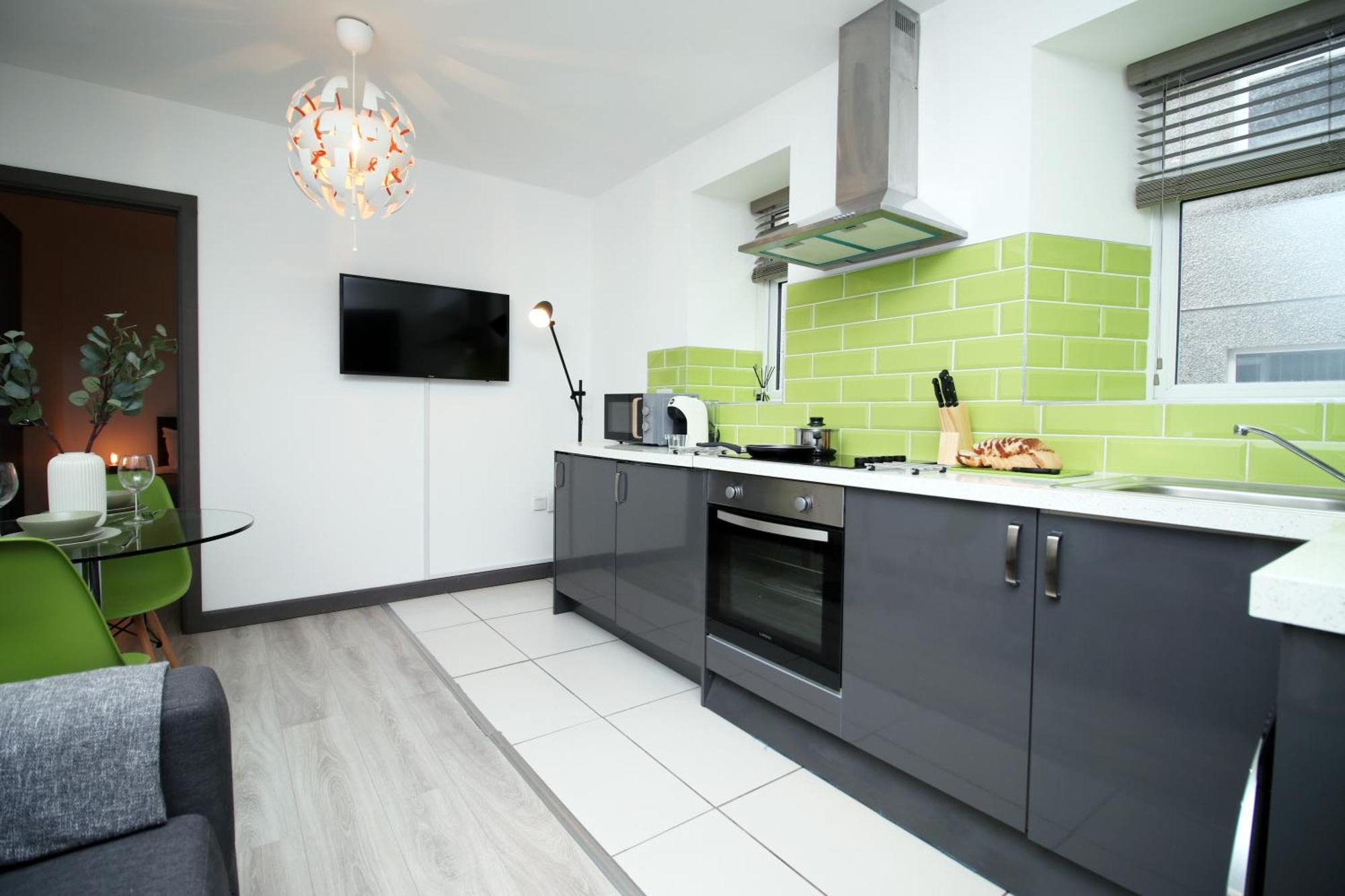 Fully Equipped Kitchen, Parking, City Centre Swansea Exterior photo