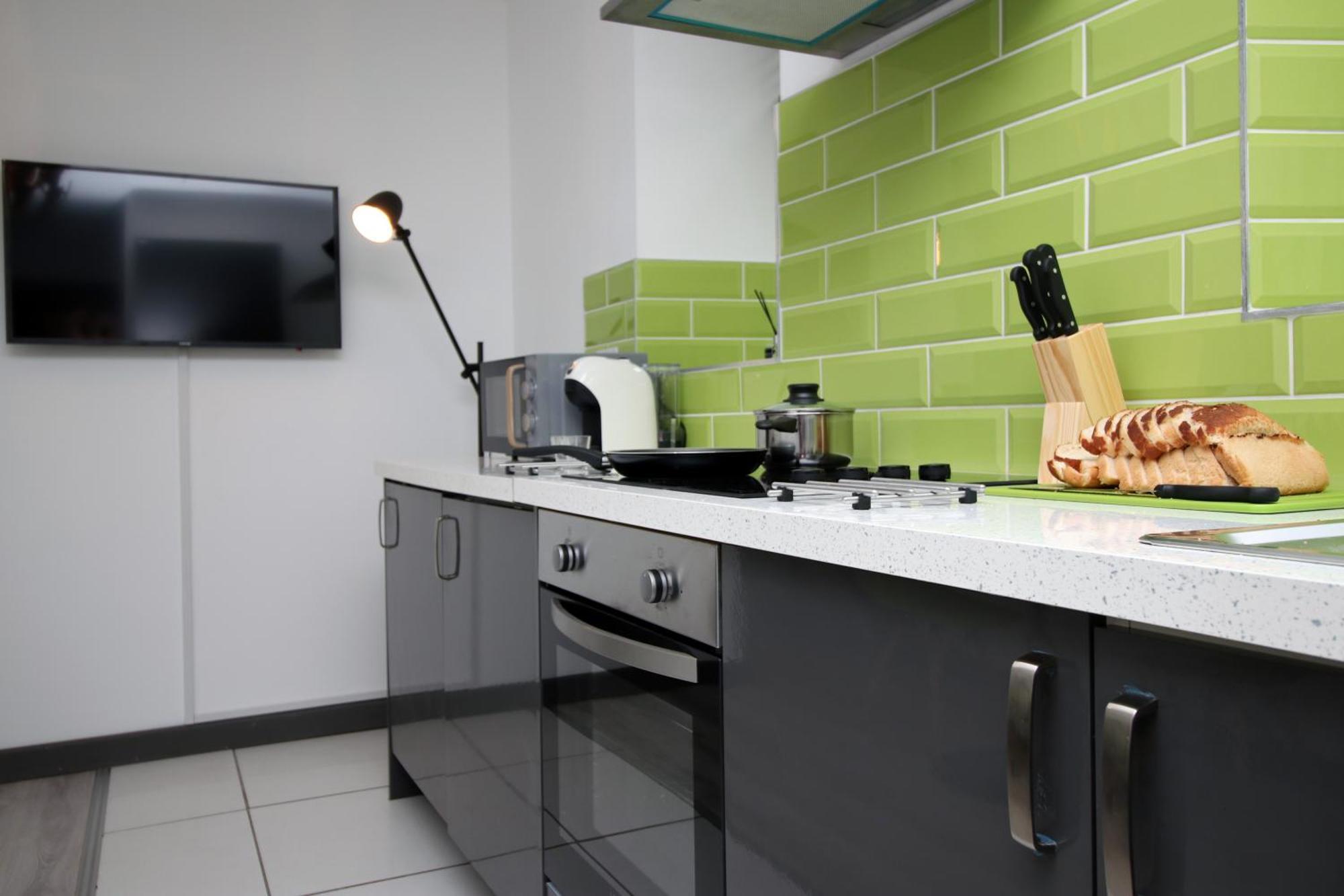 Fully Equipped Kitchen, Parking, City Centre Swansea Exterior photo