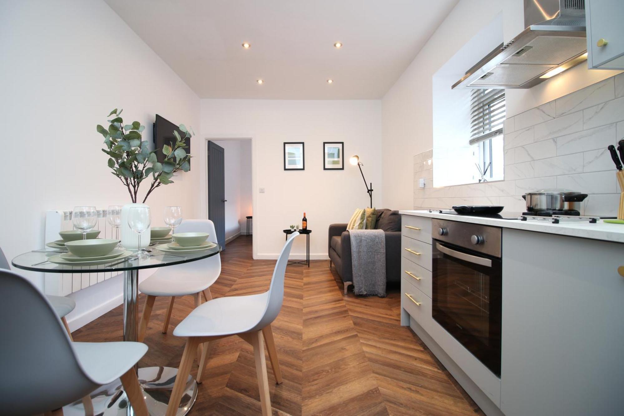 Fully Equipped Kitchen, Parking, City Centre Swansea Exterior photo