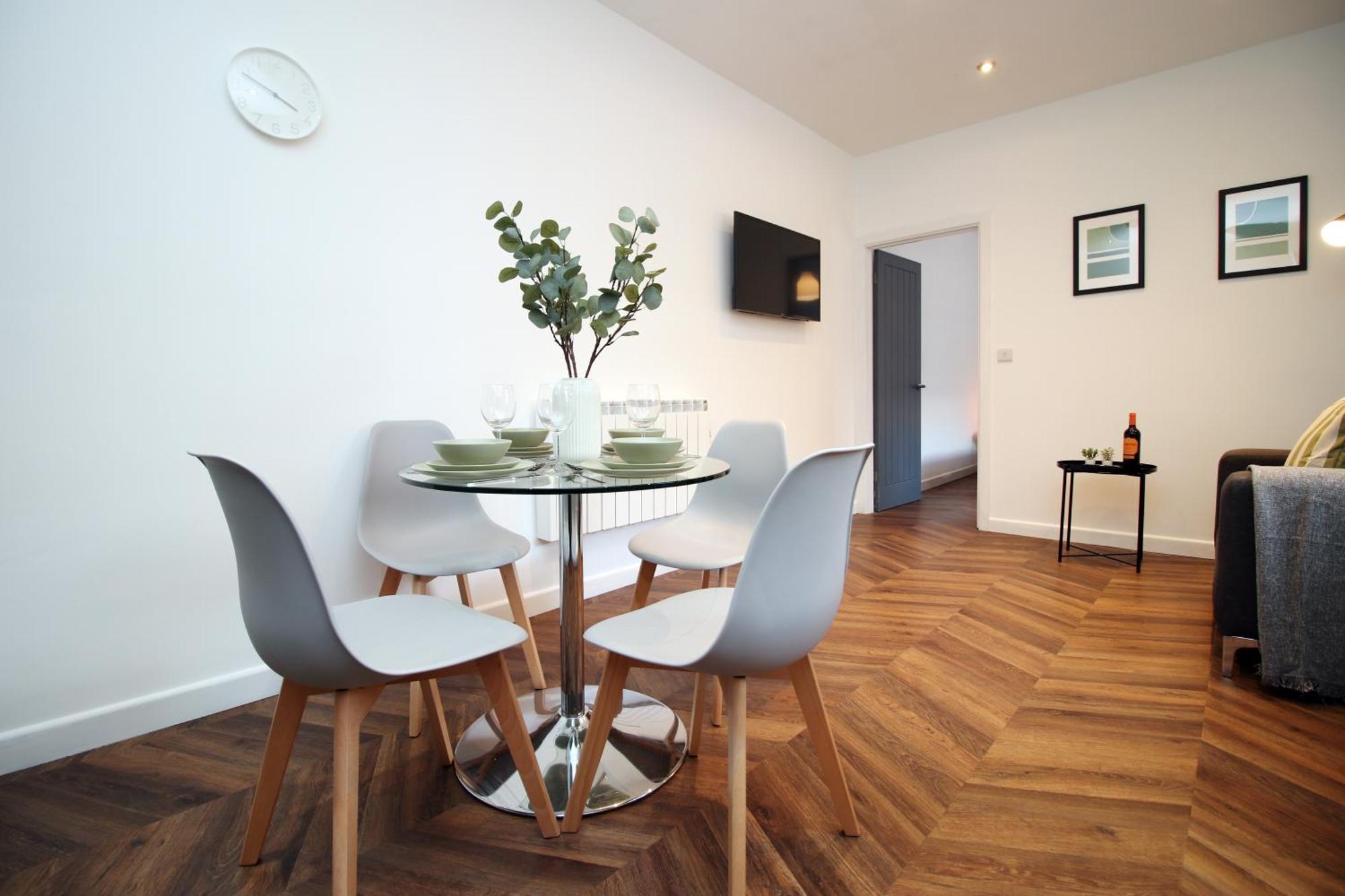 Fully Equipped Kitchen, Parking, City Centre Swansea Exterior photo