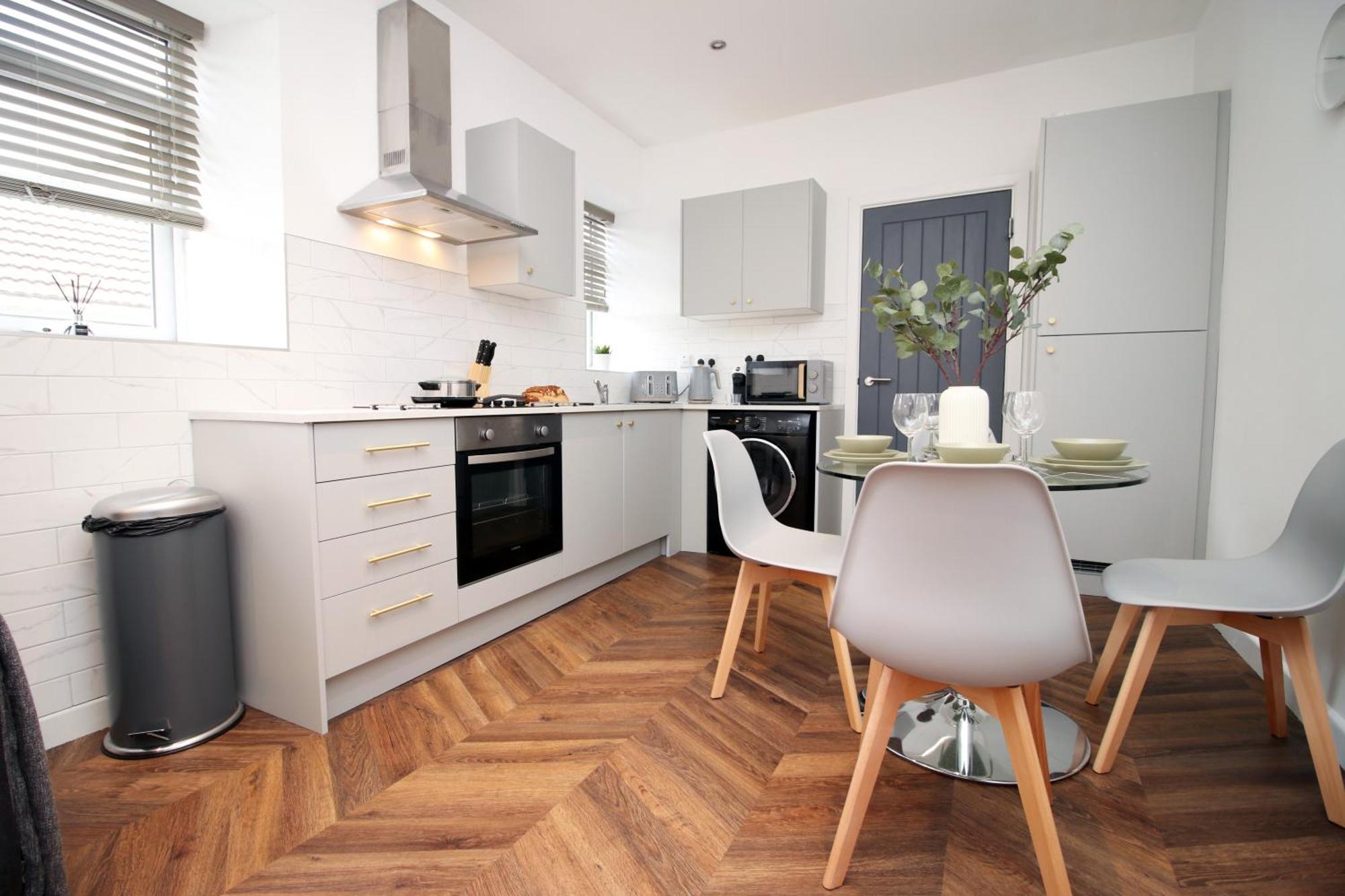 Fully Equipped Kitchen, Parking, City Centre Swansea Exterior photo