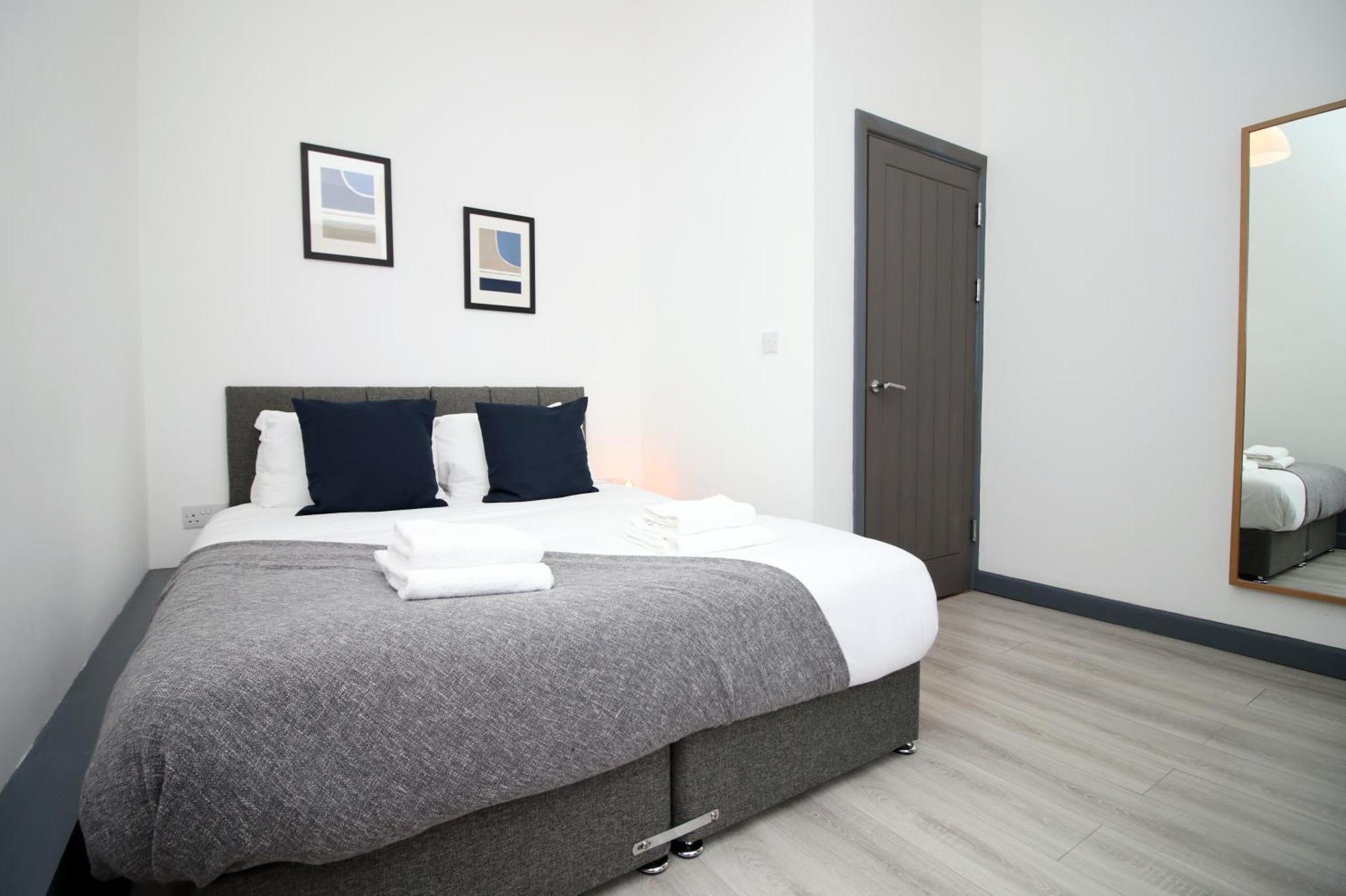 Fully Equipped Kitchen, Parking, City Centre Swansea Exterior photo