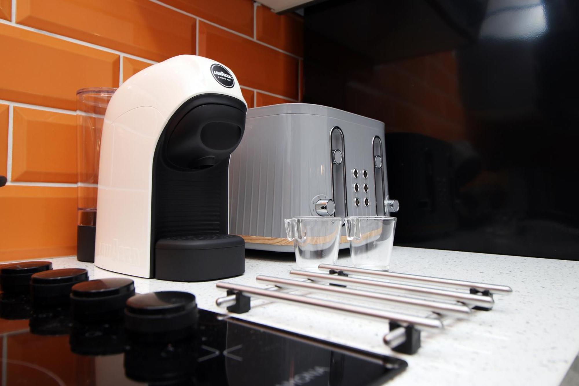 Fully Equipped Kitchen, Parking, City Centre Swansea Exterior photo