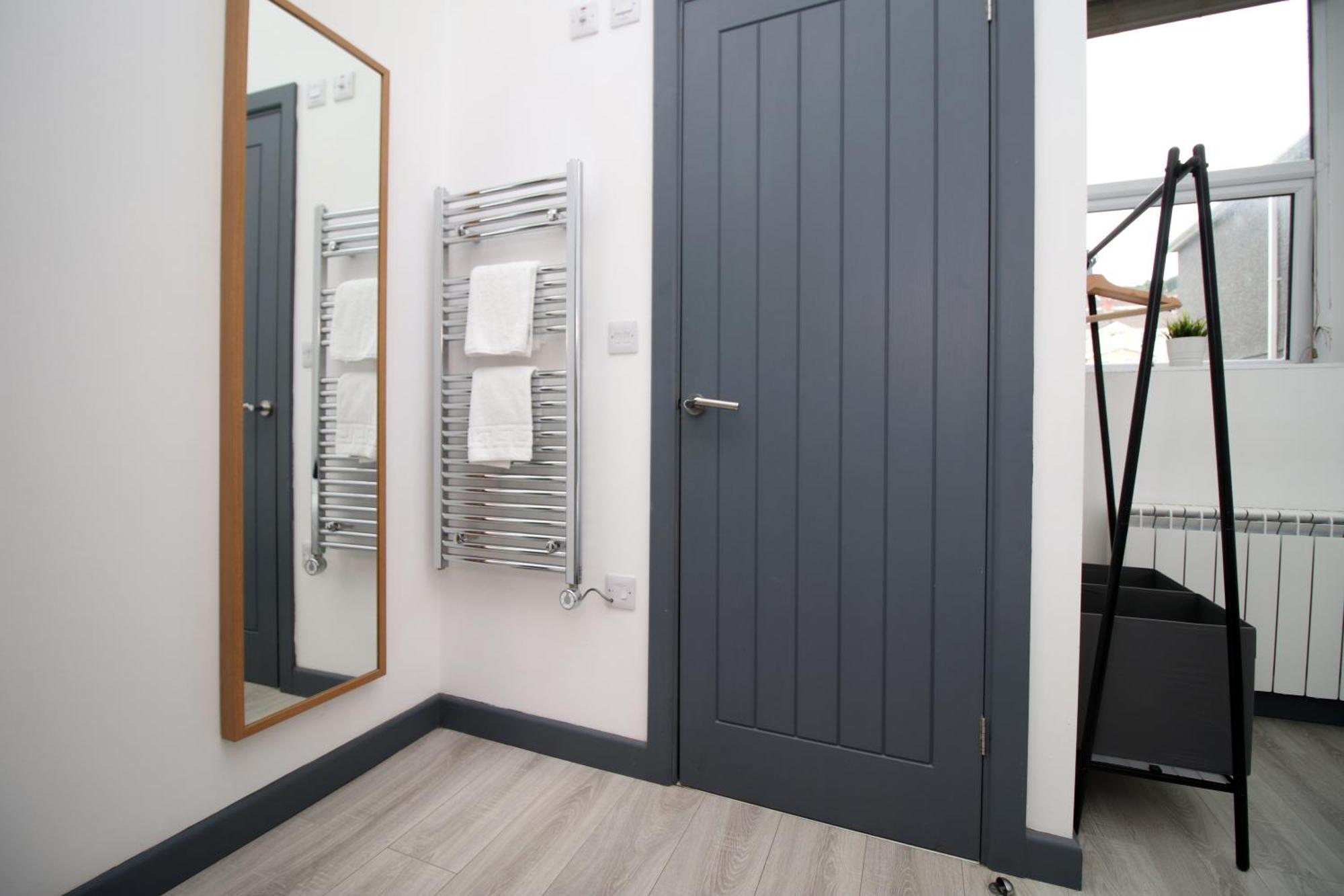 Fully Equipped Kitchen, Parking, City Centre Swansea Exterior photo