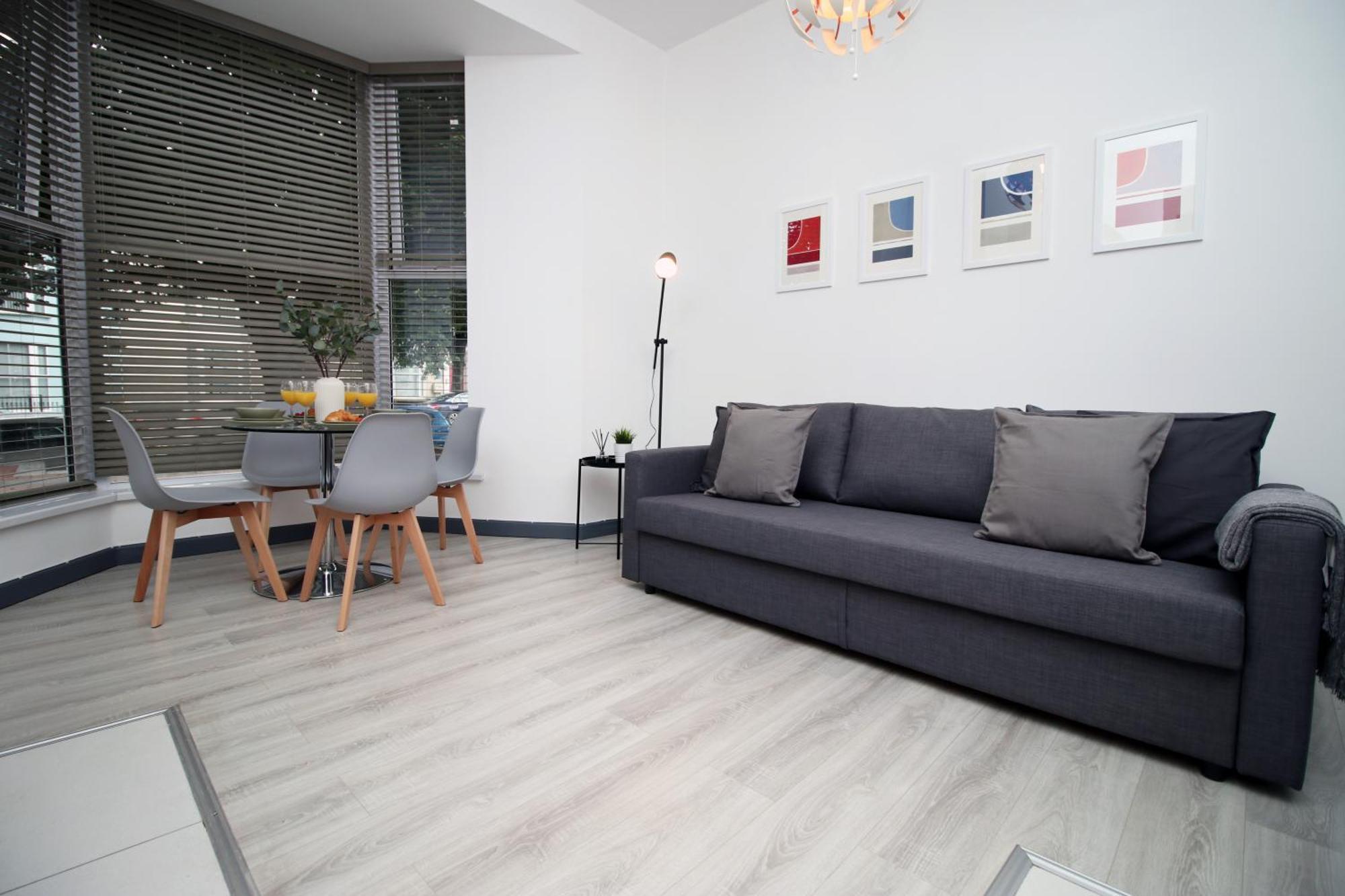 Fully Equipped Kitchen, Parking, City Centre Swansea Exterior photo