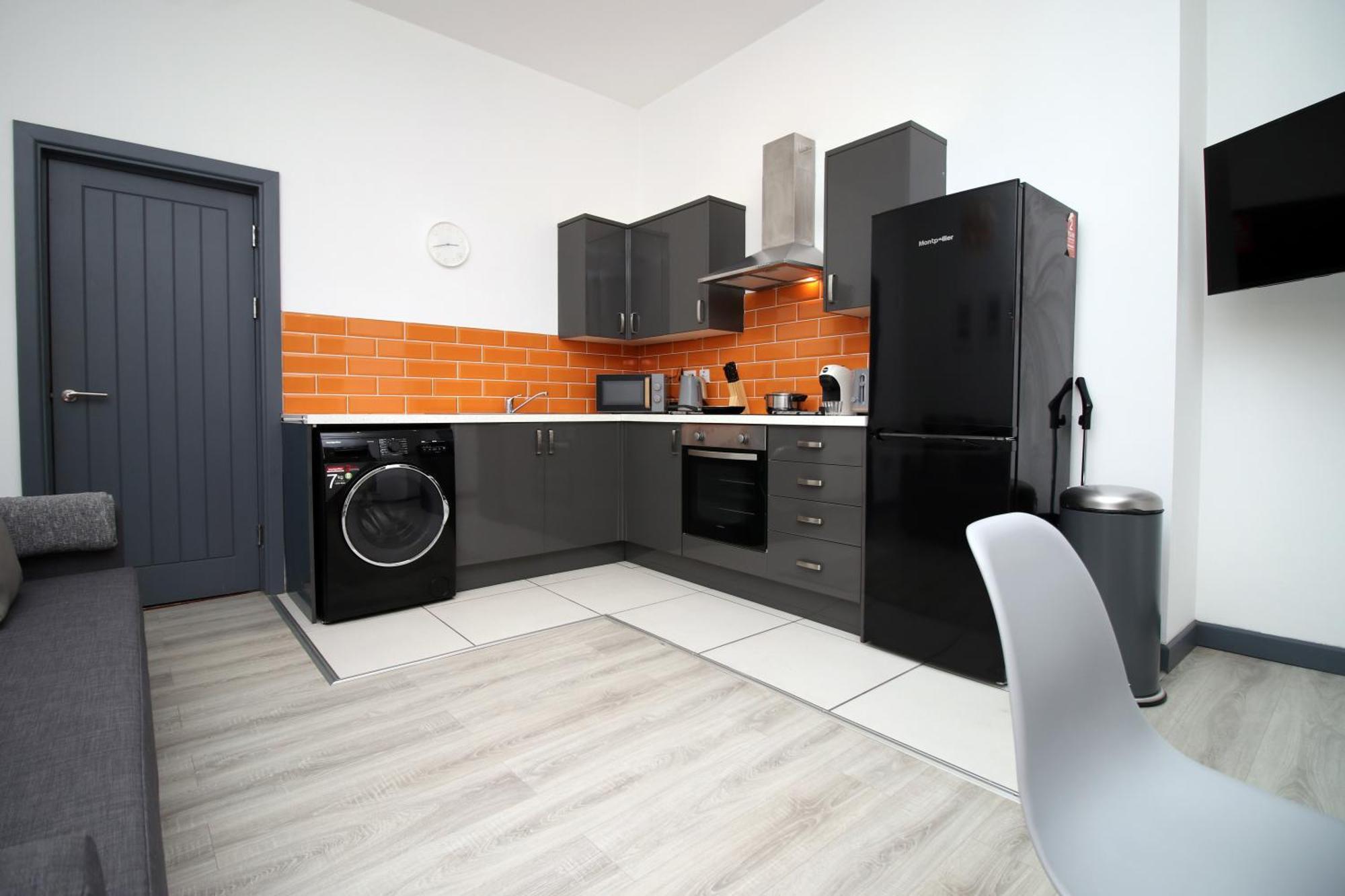 Fully Equipped Kitchen, Parking, City Centre Swansea Exterior photo