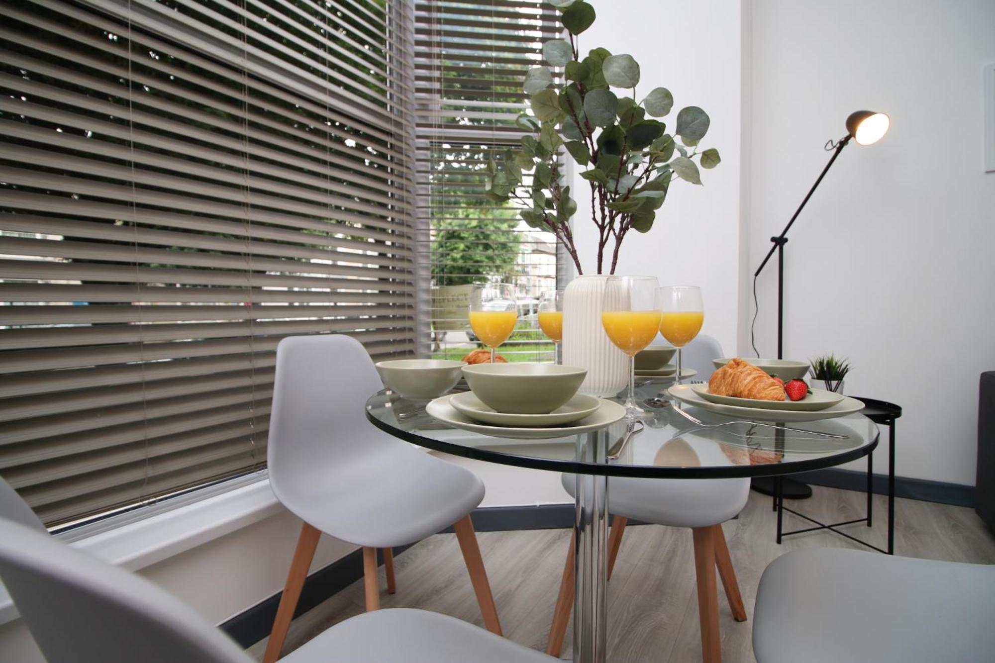 Fully Equipped Kitchen, Parking, City Centre Swansea Exterior photo